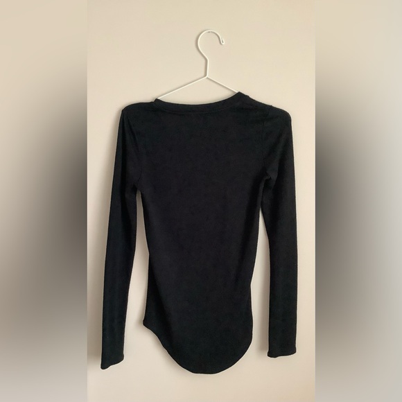 Aritzia Wilfred Free Long Sleeves Crew - Picture 4 of 4